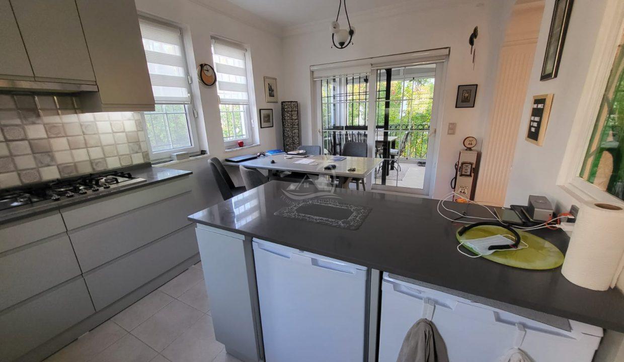 B304BD67-1D6A-40E9-8E77-BC35E7246D83