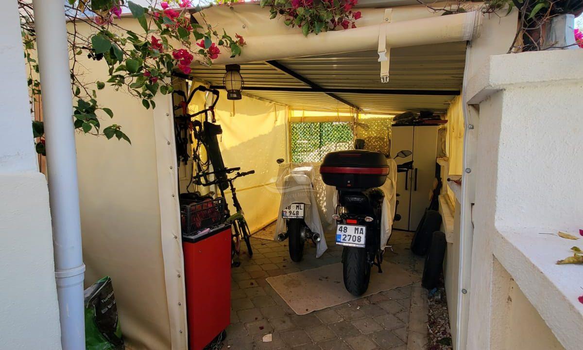 B8733077-C1C0-4447-8D93-352BC2EE9F3C