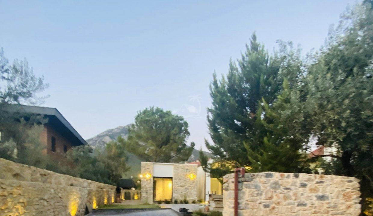 C1228243-724F-4537-BD73-2CA45EC74872