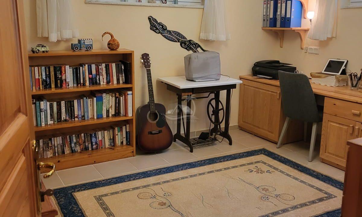 D038A92D-297C-4625-B6B5-53CA3BAFADA1