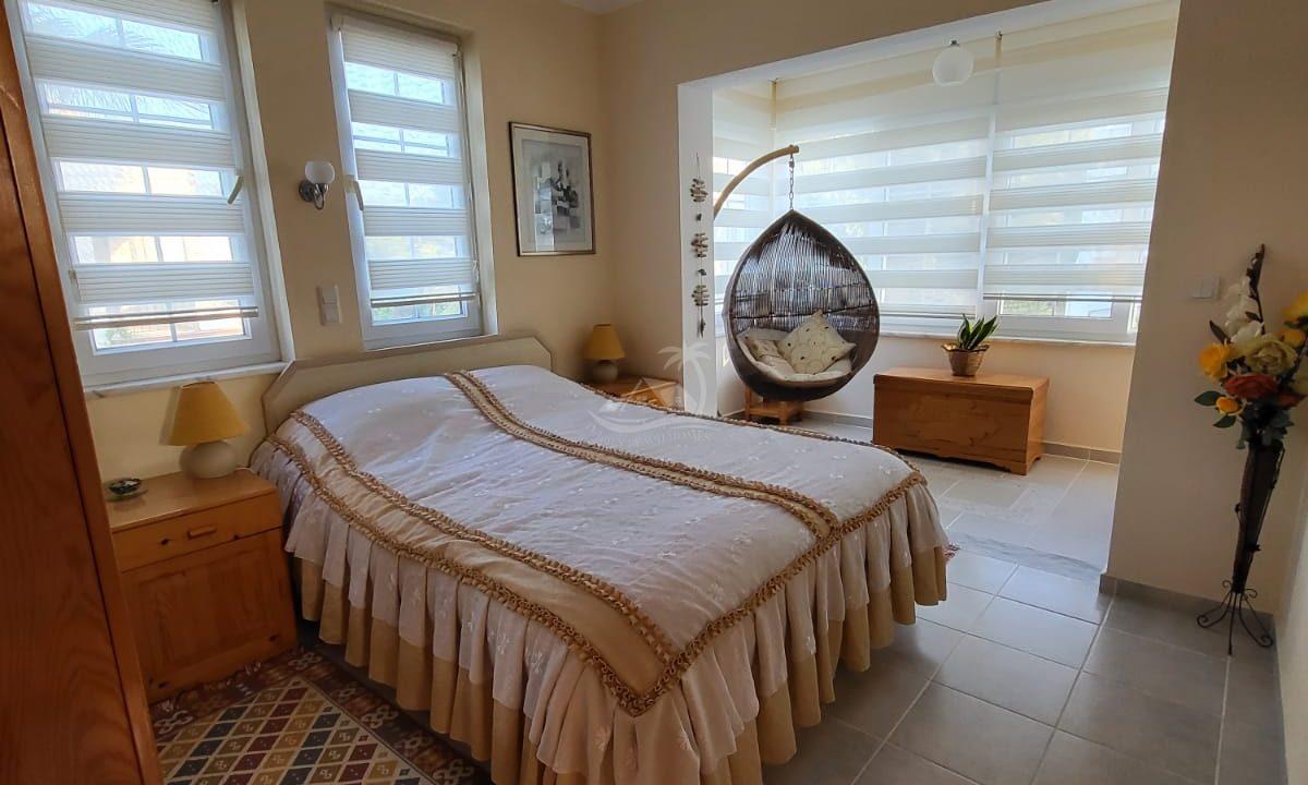 E29534D2-339D-4521-B4CB-0E13B19732D8