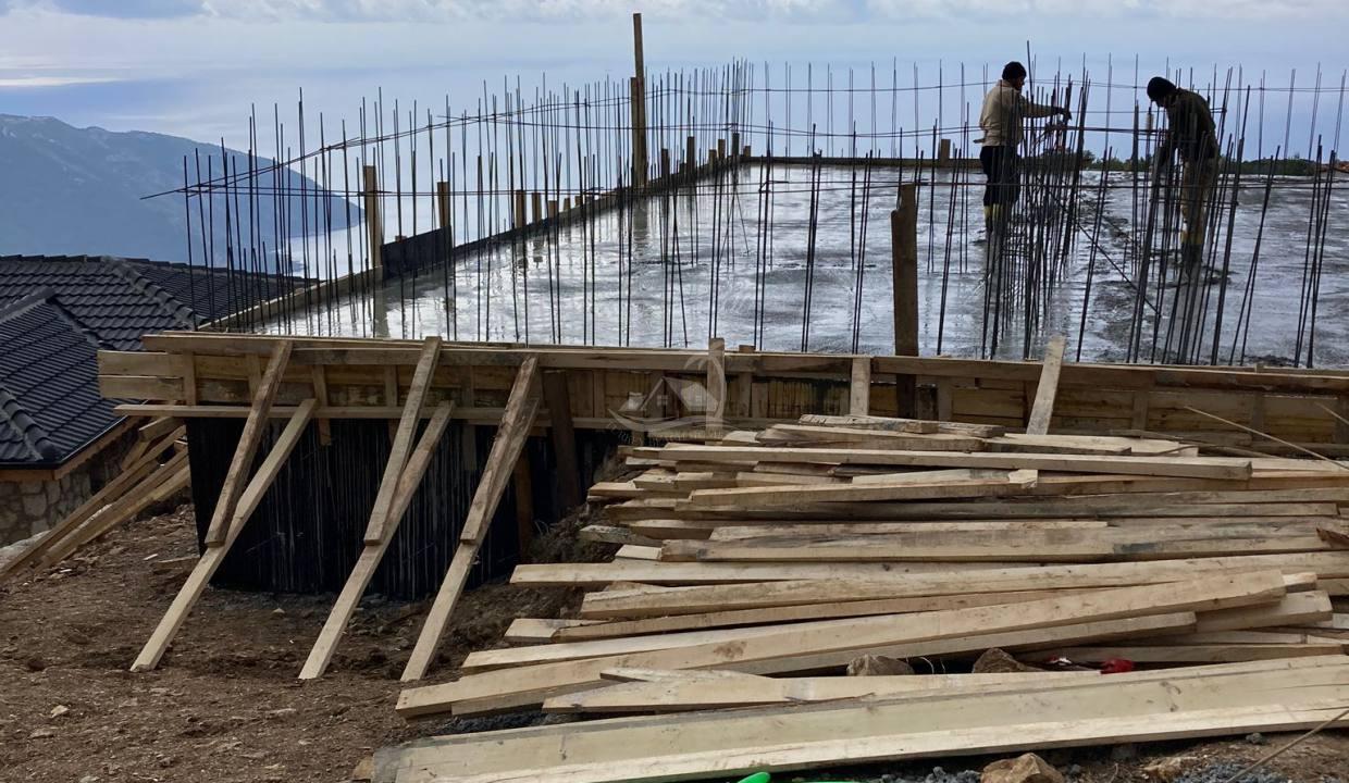 84262957-263C-4D6A-A3FD-86730C374B15