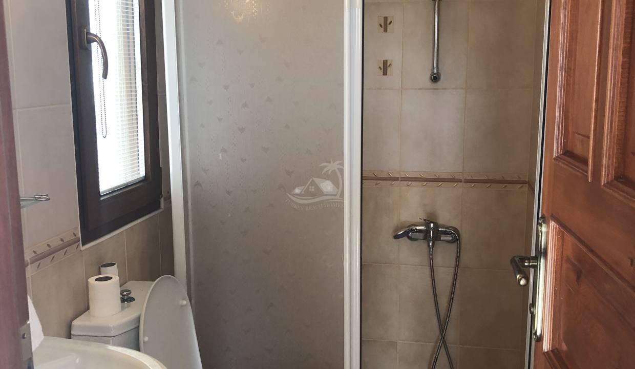 1E3BDFB6-C2D4-4C48-B250-7D0AD7DAACCE