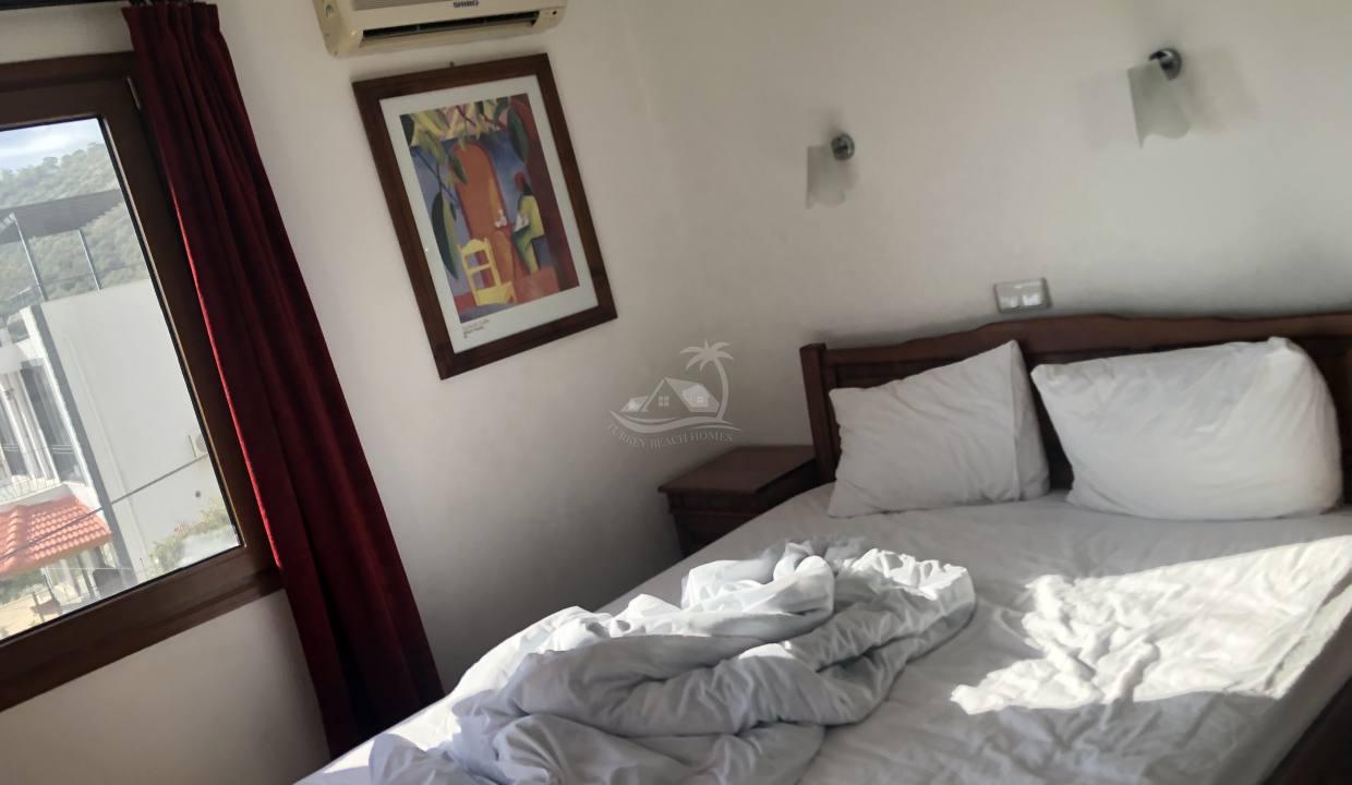 33082587-0C5A-41D8-A778-4E15AD48A3A1