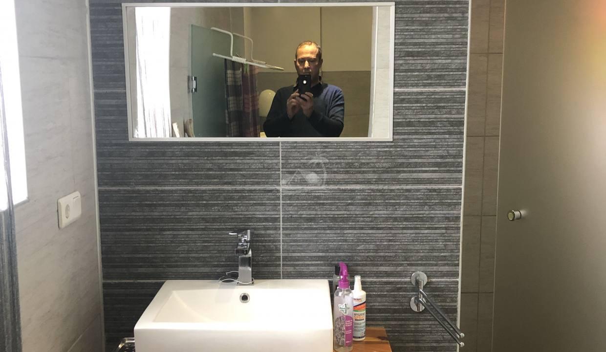 3B621FAF-4B41-4C94-BD0B-EAE706A51E3D