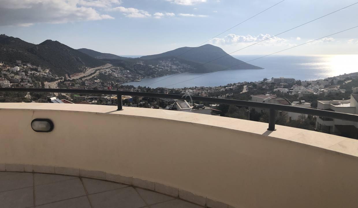 3CD9526F-569B-4529-A311-DA9E3CE35307