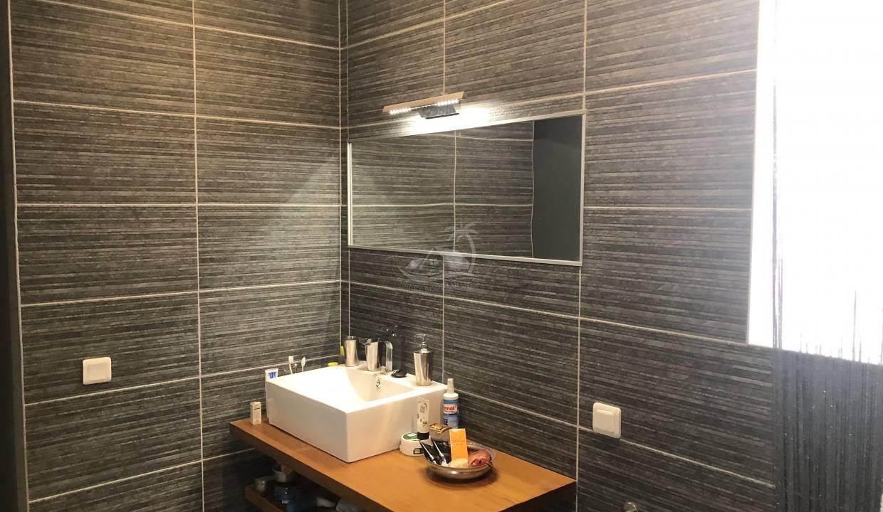 4AA0A9FF-F42D-4967-B123-B1FB71F7543E