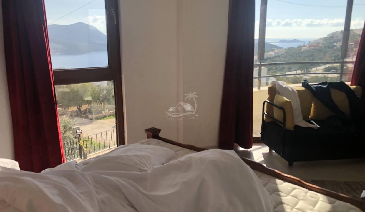 51273380-0D0D-4449-B87B-D00529AF83B2