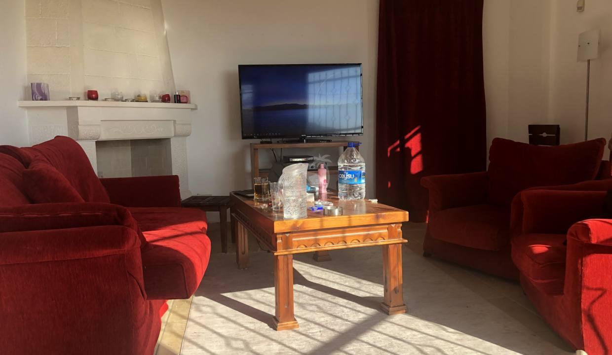 52B567EB-08EE-4E04-B92A-0A3C0734985F