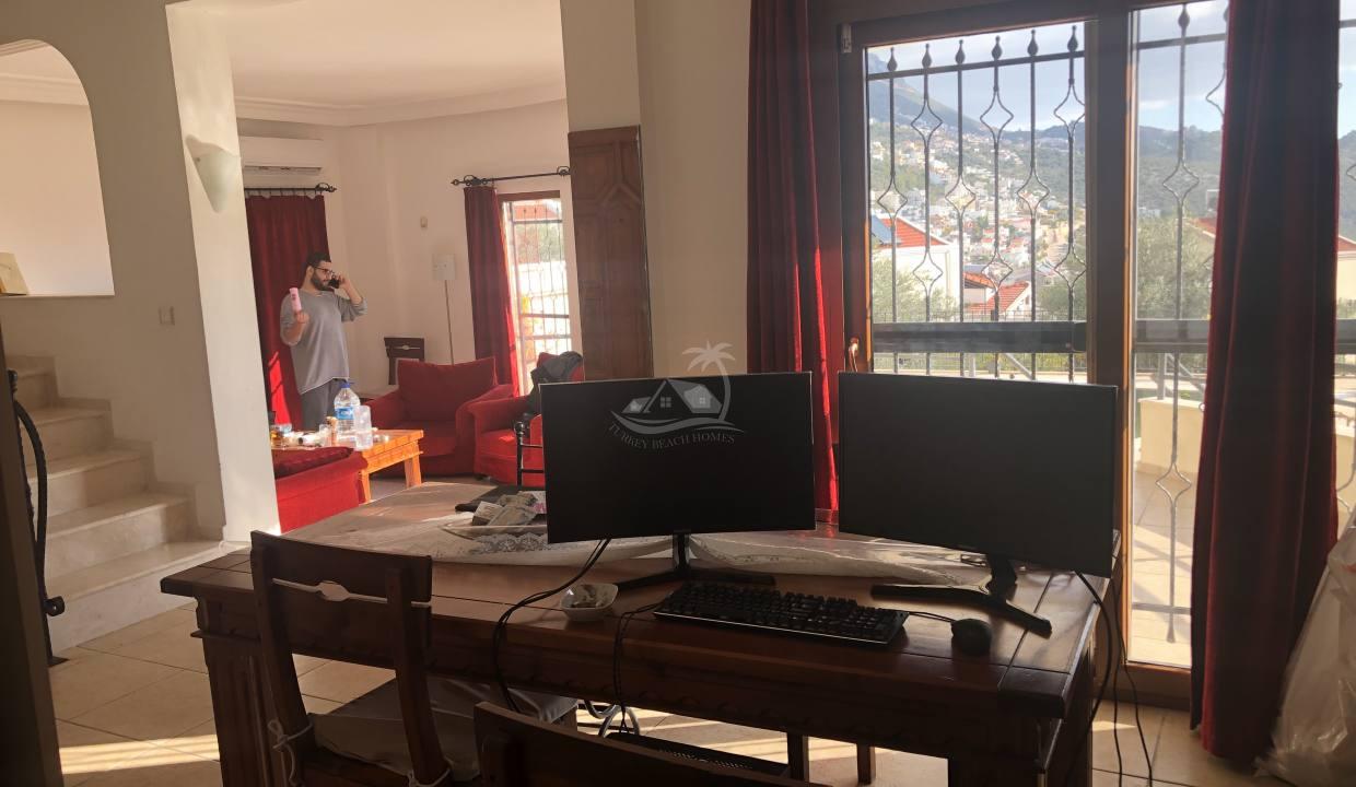 571E9541-0DF1-4671-9E76-151AB2B98C3D