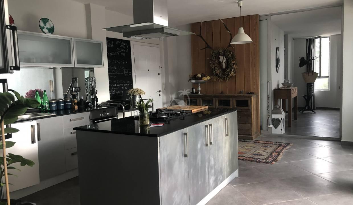 D06F2745-872A-4CA7-B9E8-657581F7ECBB