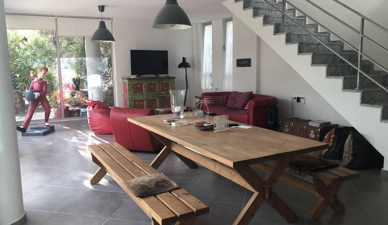 E8C9B3C4-6CF1-4B47-8295-A48D3D26E557