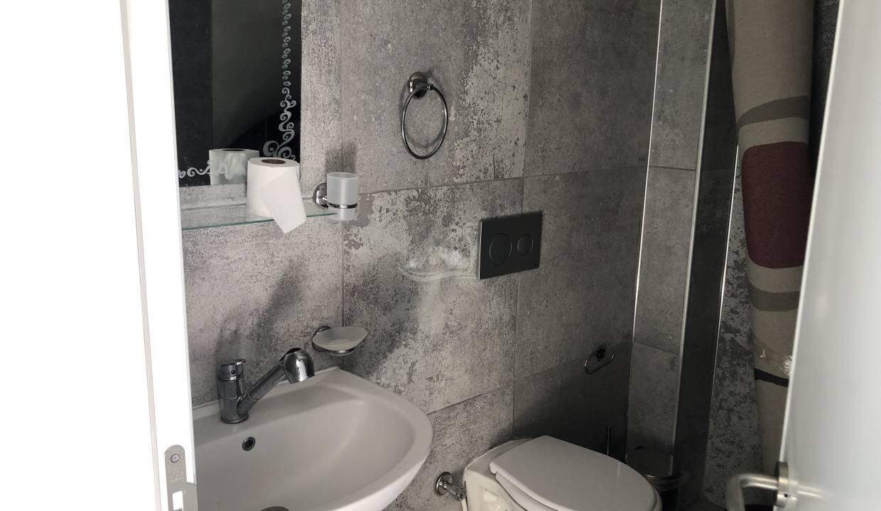 1B7D0983-A2B2-46E0-AA31-A228FC8AE664