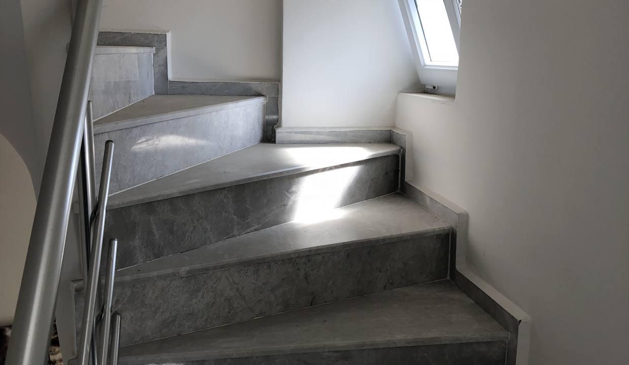 601B7783-E2F5-41EF-BB5D-5E6E74A8A259