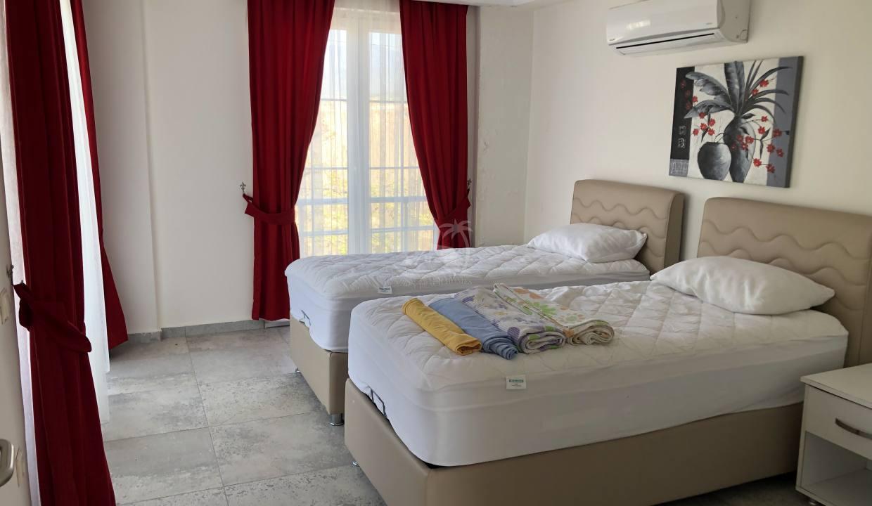 8F6893B5-F127-4A76-A41E-A8F5A8472D89