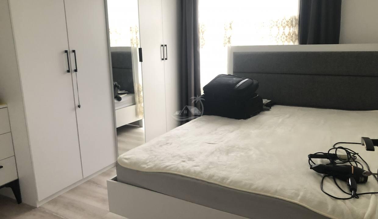 9DF4C4E7-407F-418C-A666-CB80F8A0020F