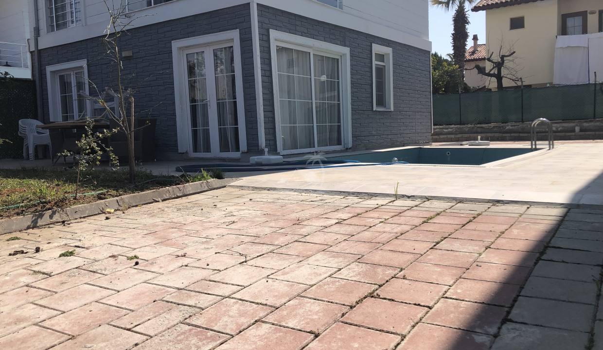 DB769F60-5C1F-4157-A8FD-2B6EA69E1C4A