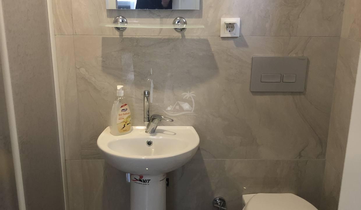 DE3FE721-B45D-41E3-B5D0-5006A368FF03