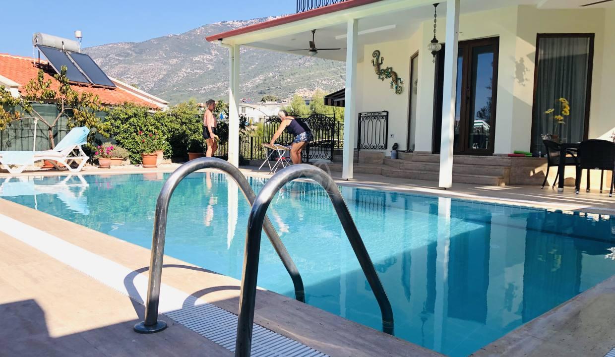 3EF7FEAE-CC1B-469C-A30A-256A50B4A01F